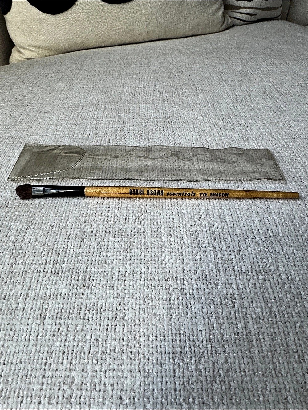 Bobbi Brown Essentials Eye Shadow Brush with Pouch in Brown